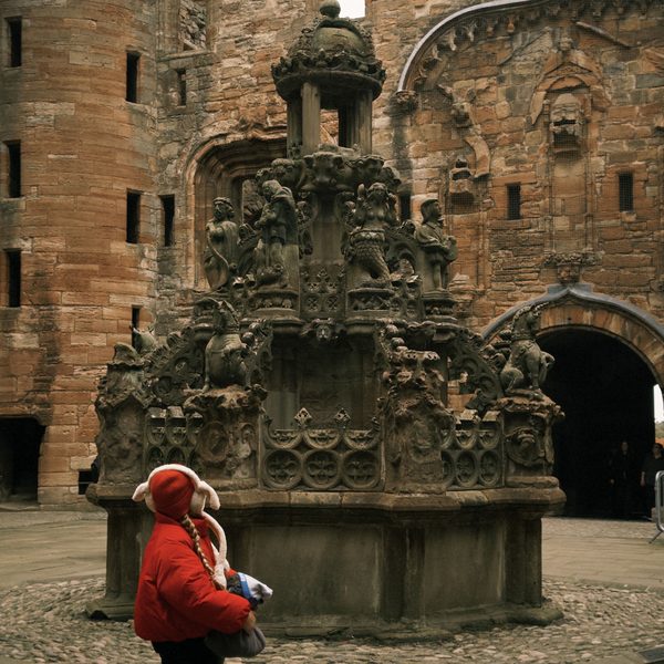 Fonte esculpida no pátio do Linlithgow Palace