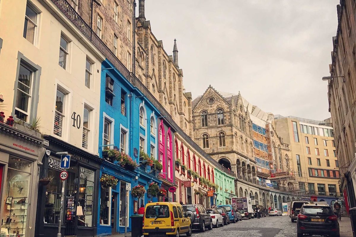 Victoria Street, em Edimburgo, inspiração do universo Harry Potter